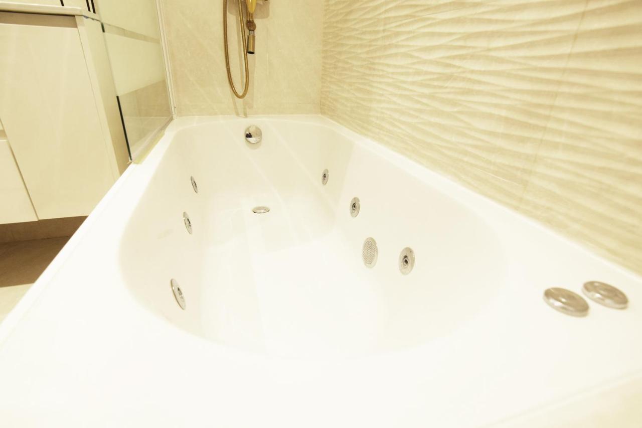 Paradise Luxurious Flat, Free Parking, 3 Double Rooms, Terrace, Jacuzzi, Fully Renovated San Sebastian Exterior photo