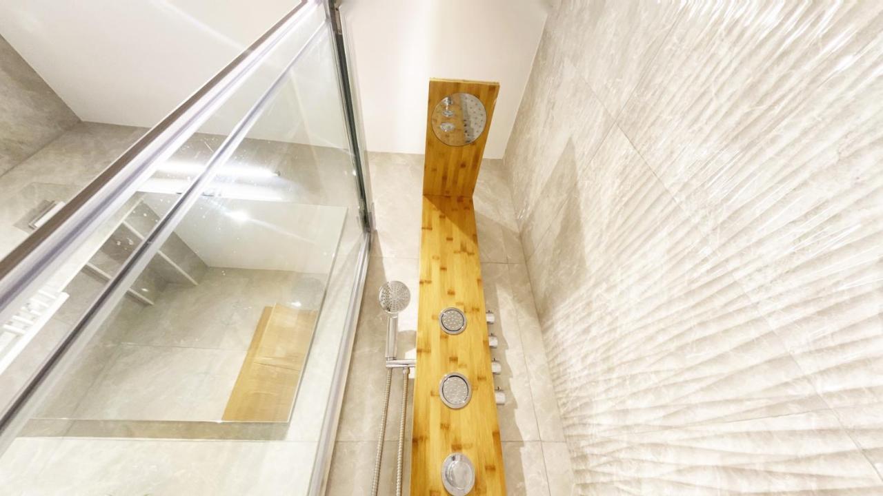 Paradise Luxurious Flat, Free Parking, 3 Double Rooms, Terrace, Jacuzzi, Fully Renovated San Sebastian Exterior photo