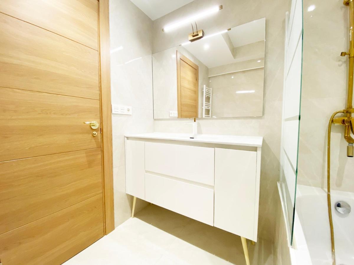 Paradise Luxurious Flat, Free Parking, 3 Double Rooms, Terrace, Jacuzzi, Fully Renovated San Sebastian Exterior photo