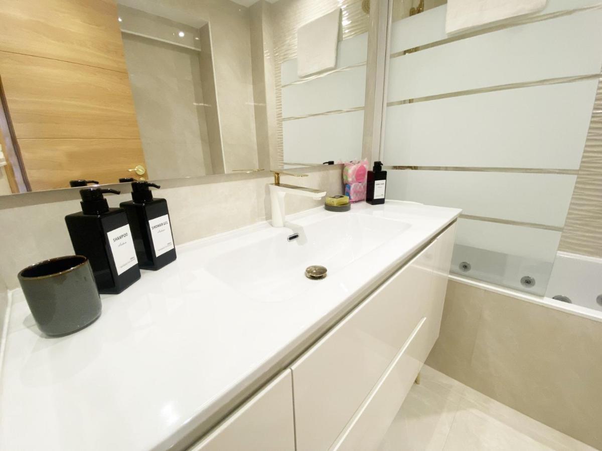 Paradise Luxurious Flat, Free Parking, 3 Double Rooms, Terrace, Jacuzzi, Fully Renovated San Sebastian Exterior photo